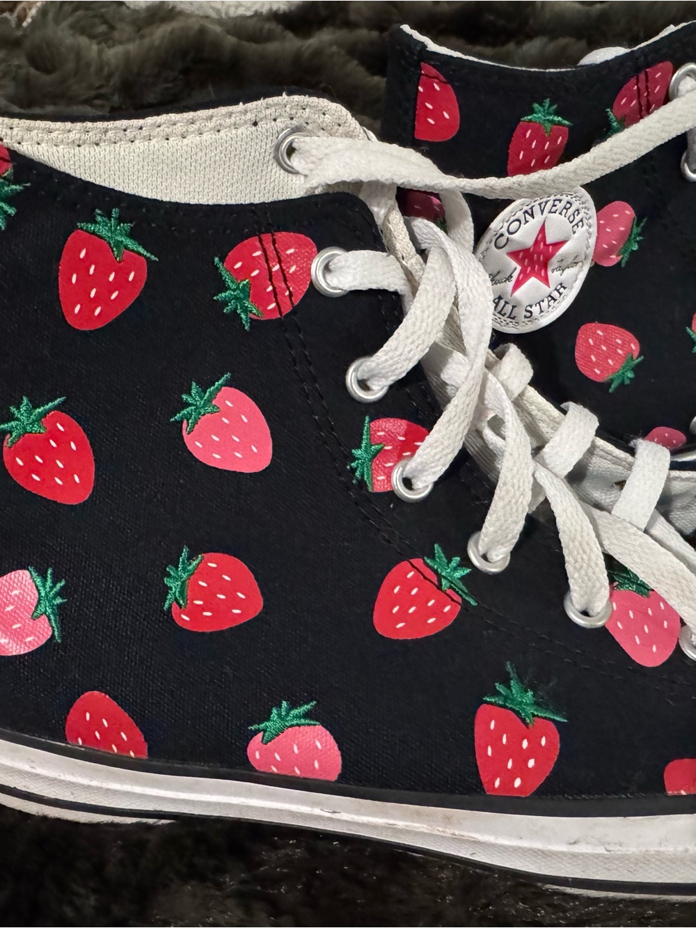 Converse Chuck Taylor All Star Strawberry Print High Top Sneakers ๐ - Picture 5 of 9